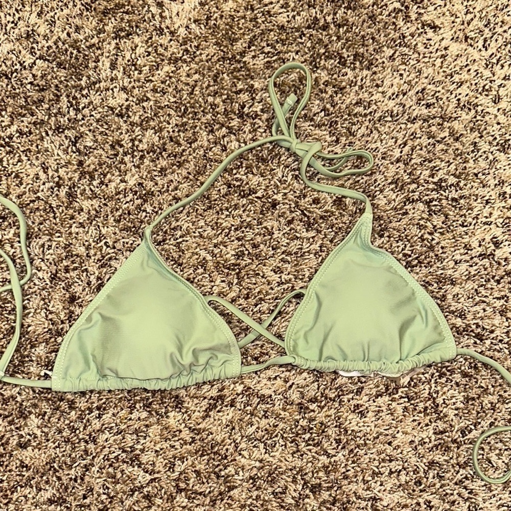 LIGHT GREEN CRISS CROSS TRIANGLE BIKINI TOP